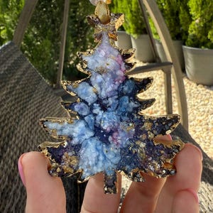 Handmade Resin Christmas Tree Ornament: Gold Leaf with Pearl