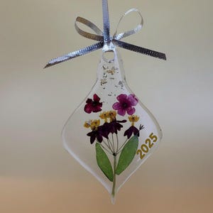 Floral Resin Ornament: Dried Flowers & Gold Leaf - Handmade Holiday Decor