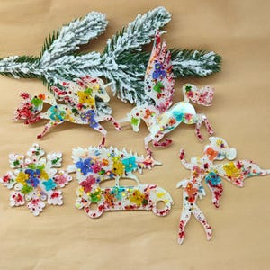 usSet of 5 Resin Christmas Ornaments with Real Flowers – Handmade Epoxy Holiday Tree Decorations